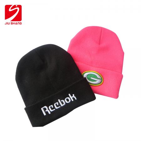 kundenspezifische rosafarbene Mädchen Beanie-Hüte mit gesticktem Logo für Förderung 