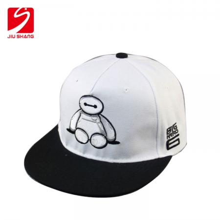 kundenspezifischer weißer Canvas-Hip-Hop-Hut mit Baymax-Logo 